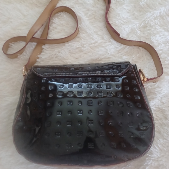 ARCADIA 🥰 UNIQUE Black and Tan Patent Leather Flap Bag. 10x12 EUC - Picture 2 of 7
